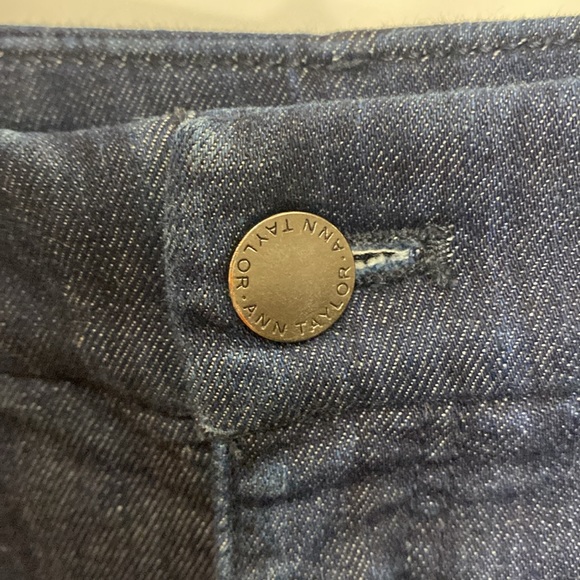 COPY - Ann Taylor dark wash cropped wide leg high- rise jean | size 6 petite - Picture 4 of 13